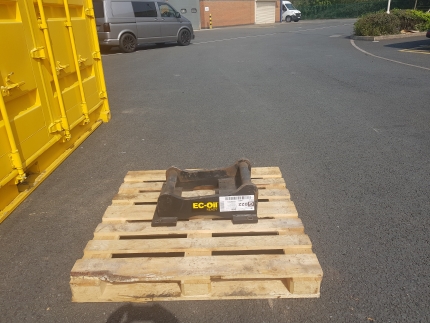Used - Top Bracket QS60 SK05,10/SG06,12/PP3200/SR/GRB/TG25,28 (Engcon bolt pattern)